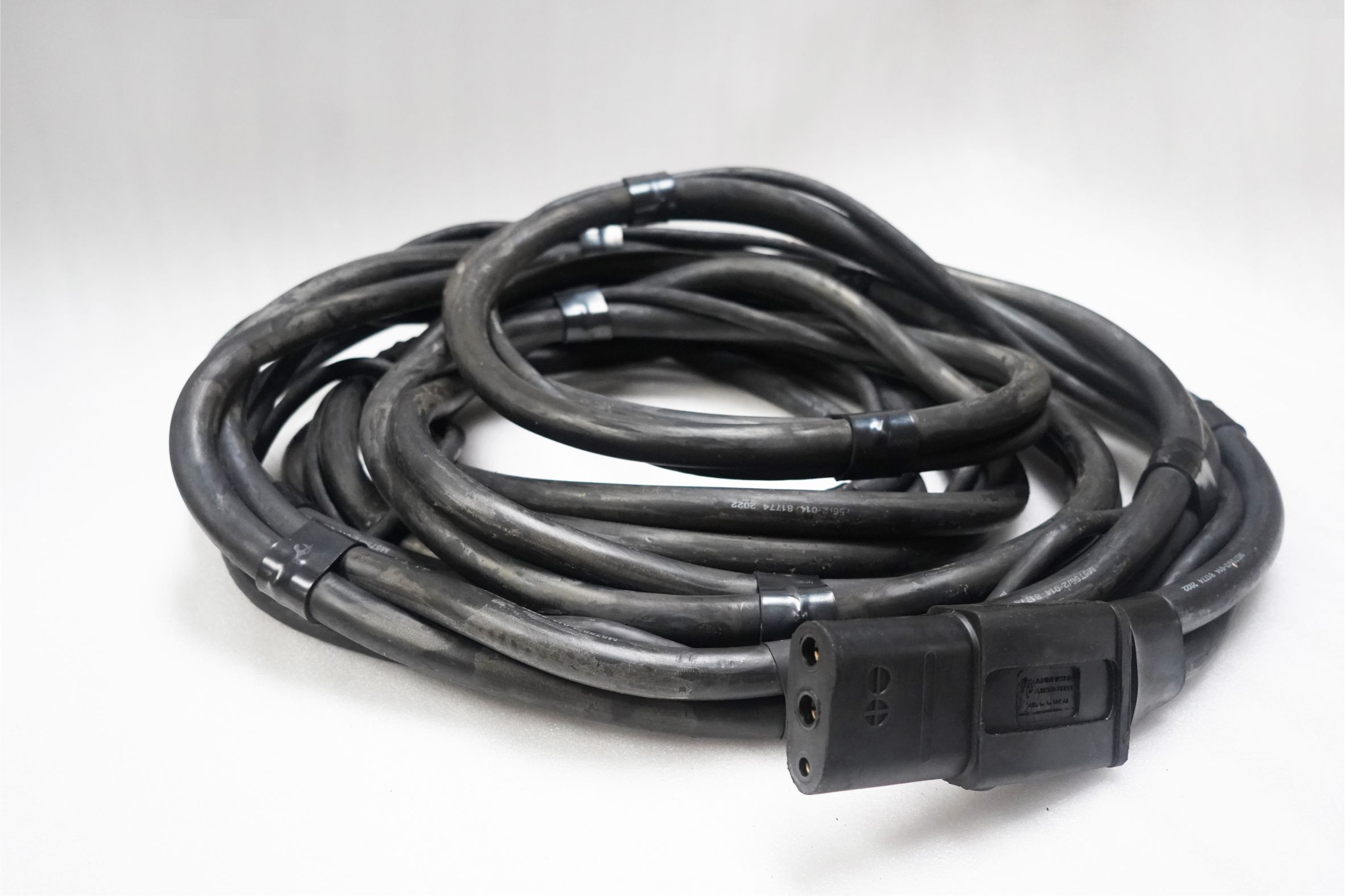 DC output cable with 3-pin NATO connector assembly